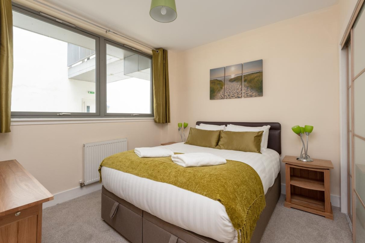 Glassford Street in Glasgow SITU